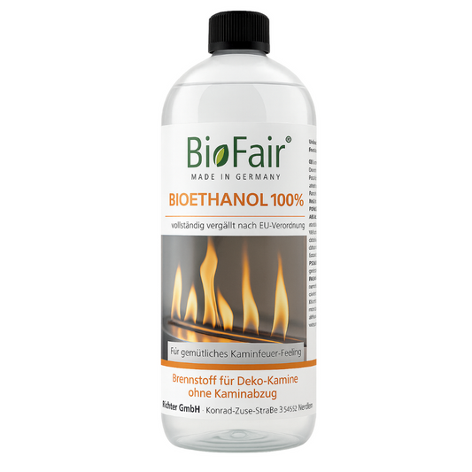 1-Liter Flasche Bioethanol 100 % von BioFair mit schwarzem Deckel und Flammenmotiv für Ethanolkamine.