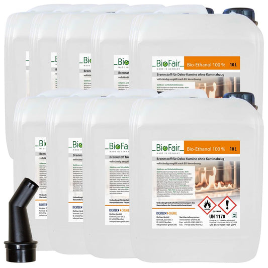 Sechs Kanister Bio-Ethanol mit Etiketten daneben ein schwarzer Ausgießer.